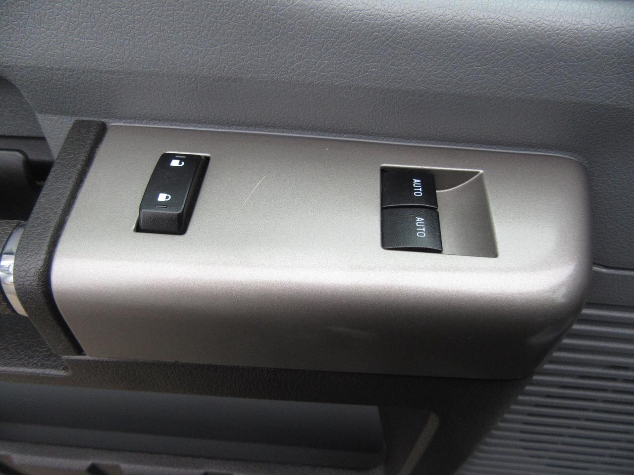 2023 Ford F-650 16FT UNICELL BOX POWER LIFTGATE Photo