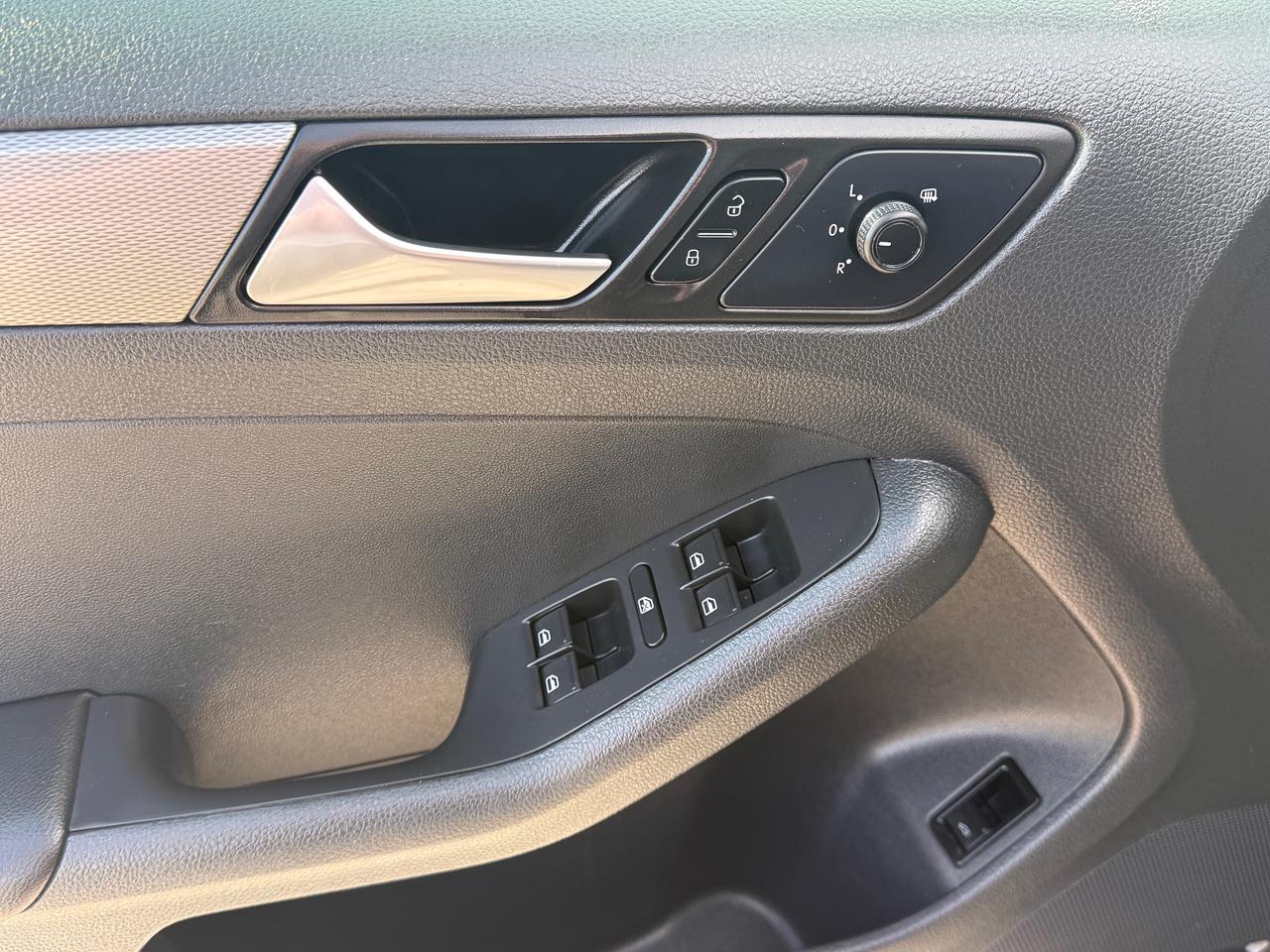 2017 Volkswagen Jetta 1.4 TSI Trendline+ (A6) 4dr Sedan Photo