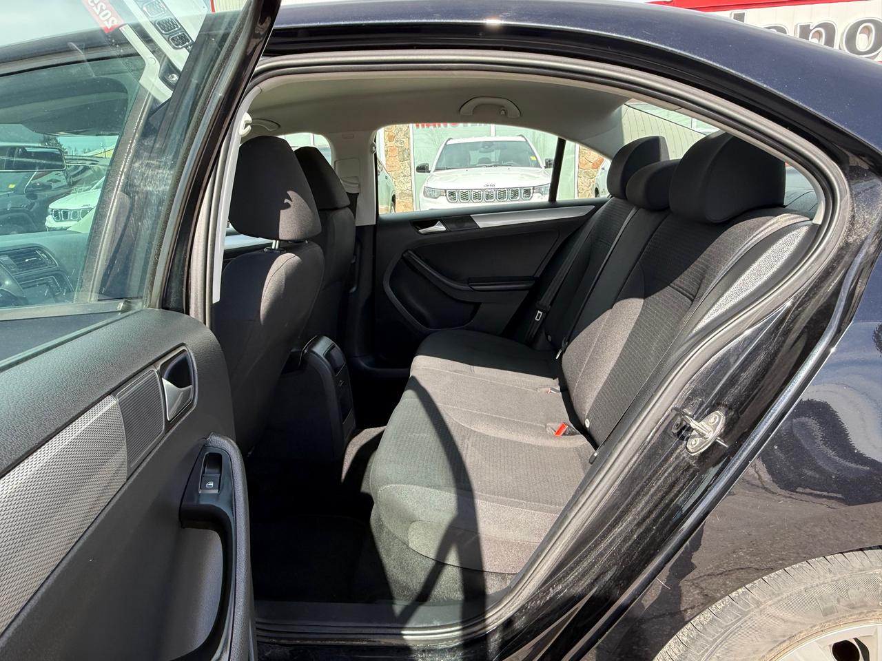 2017 Volkswagen Jetta 1.4 TSI Trendline+ (A6) 4dr Sedan Photo