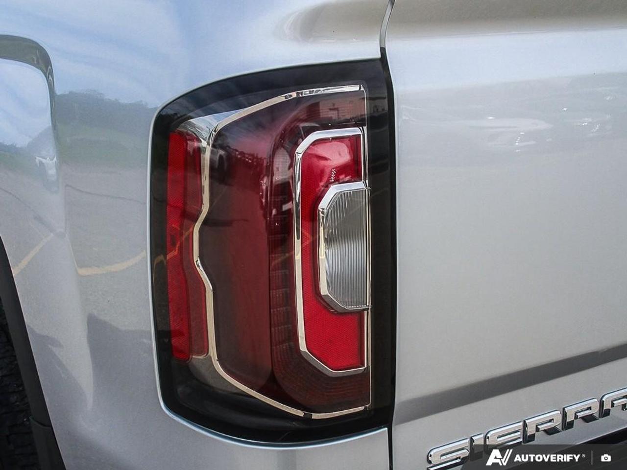 2018 GMC Sierra 1500 4WD CREW CAB SHORT BOX SLT Photo