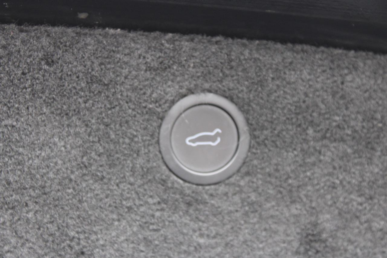 2022 Tesla Model X Long Range   7 Passenger   No Accident   Clean Car Photo