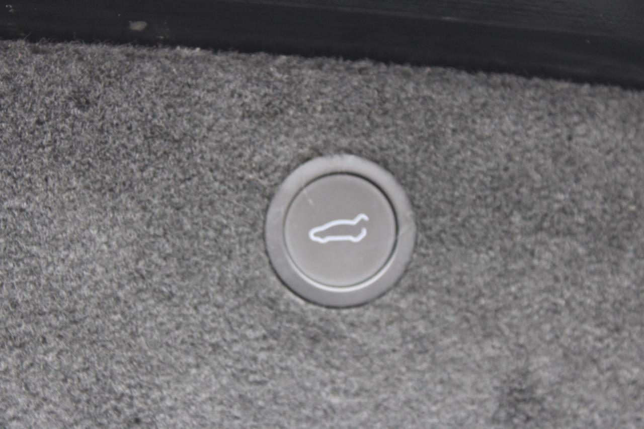 2022 Tesla Model X Long Range   7 Passenger   No Accident   Clean Car Photo