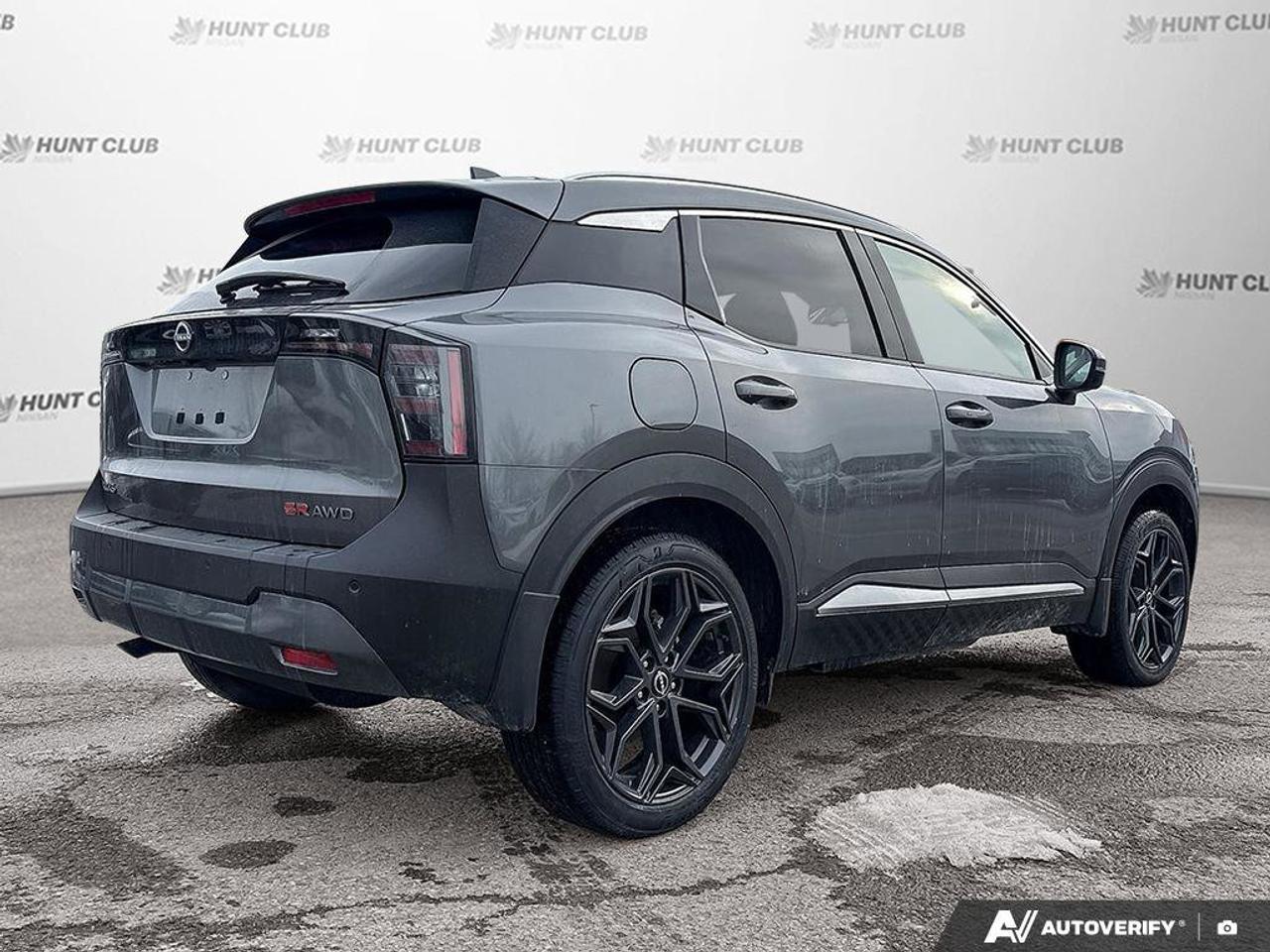 2025 Nissan Kicks SR Photo