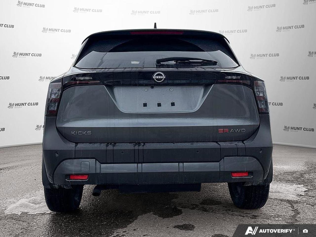 2025 Nissan Kicks SR Photo
