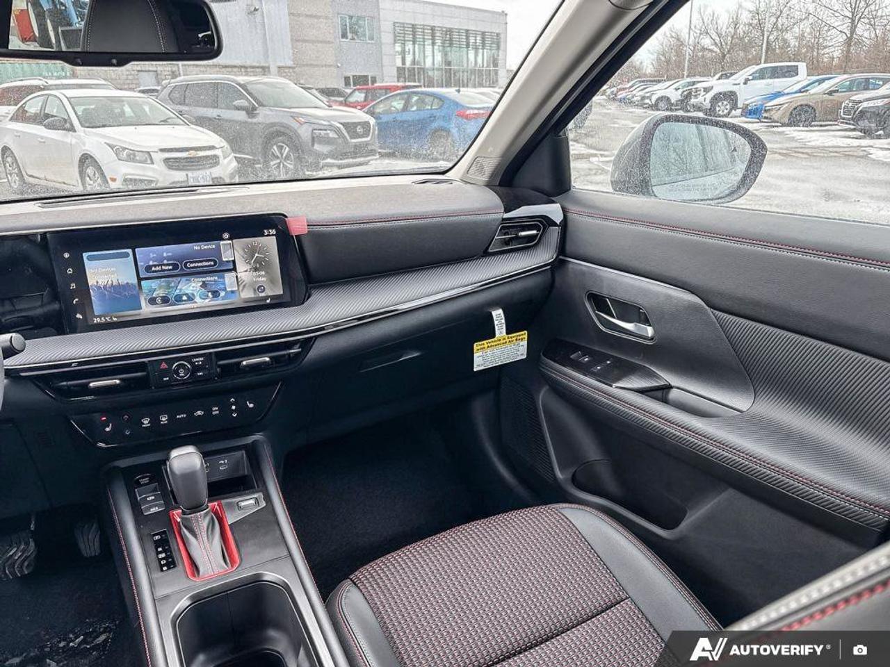 2025 Nissan Kicks SR Photo