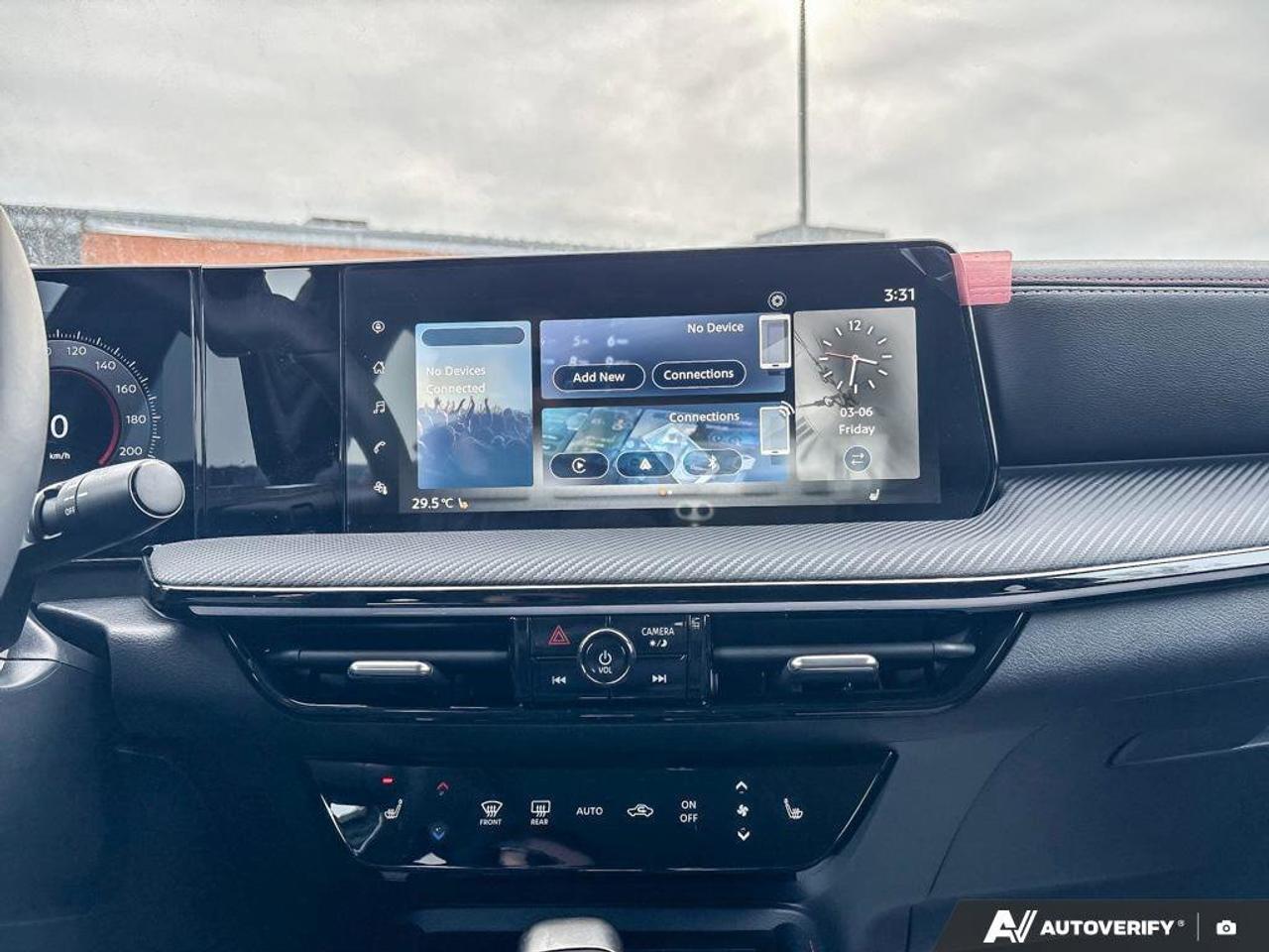 2025 Nissan Kicks SR Photo