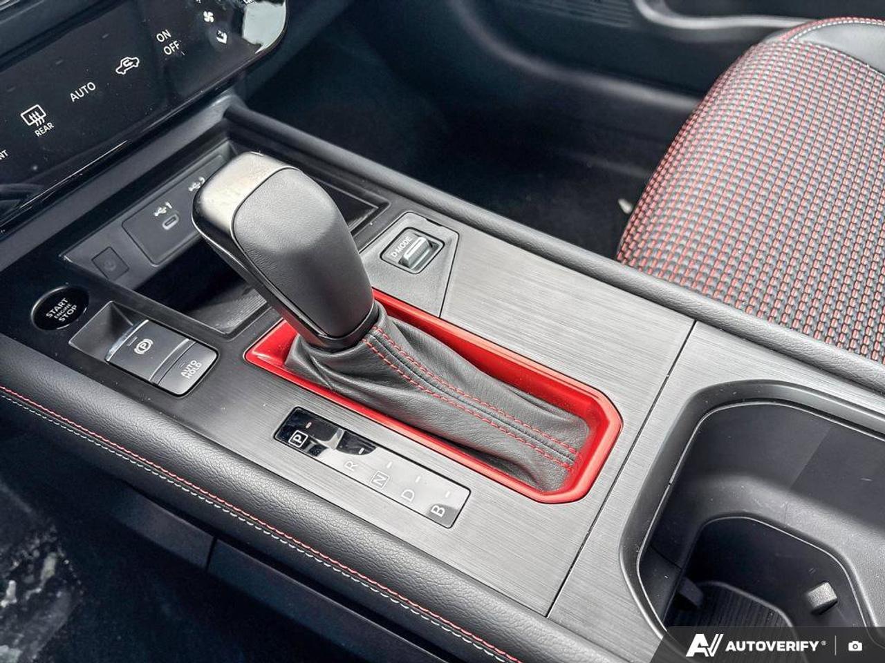 2025 Nissan Kicks SR Photo