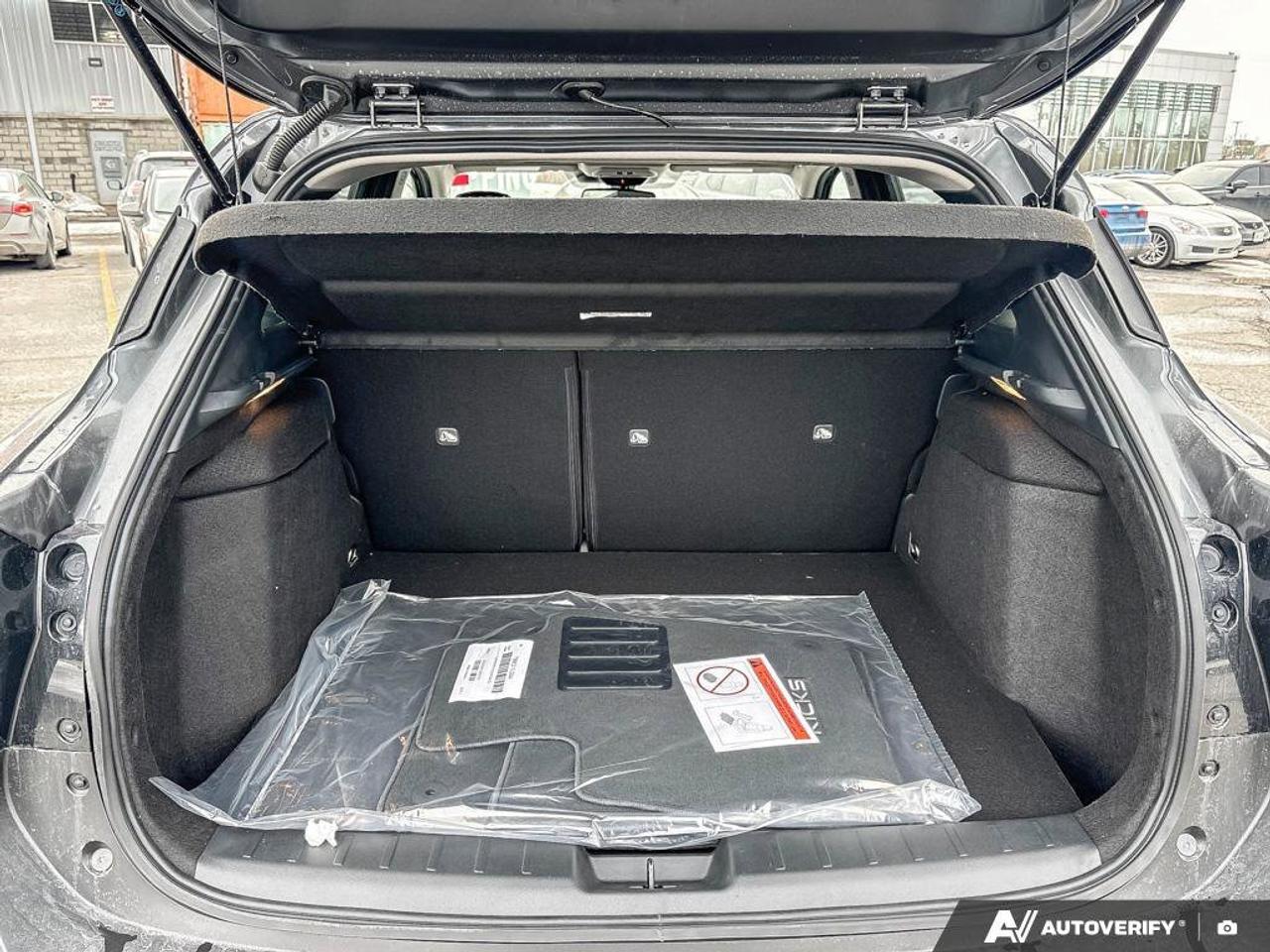 2025 Nissan Kicks SR Photo