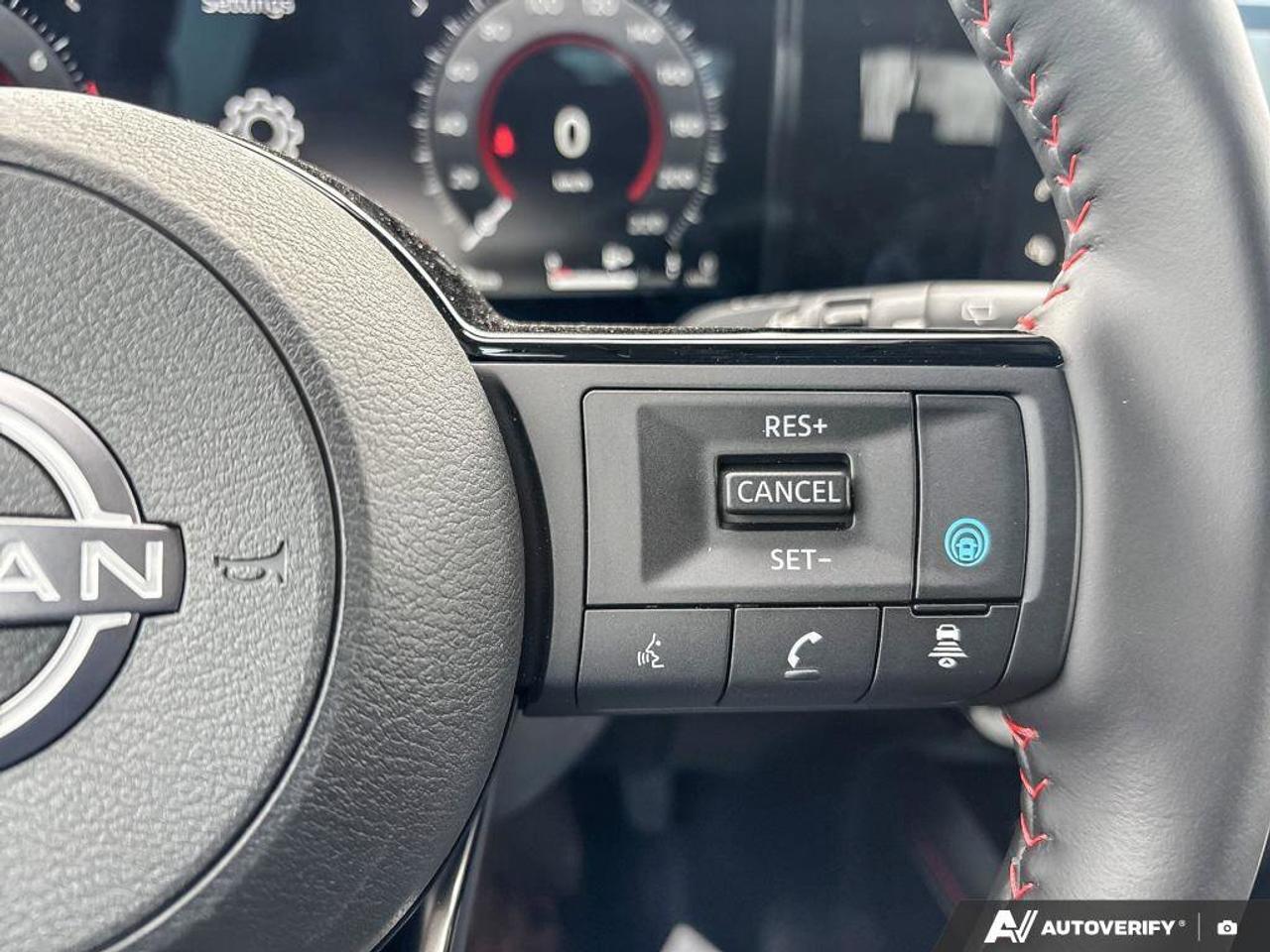 2025 Nissan Kicks SR Photo