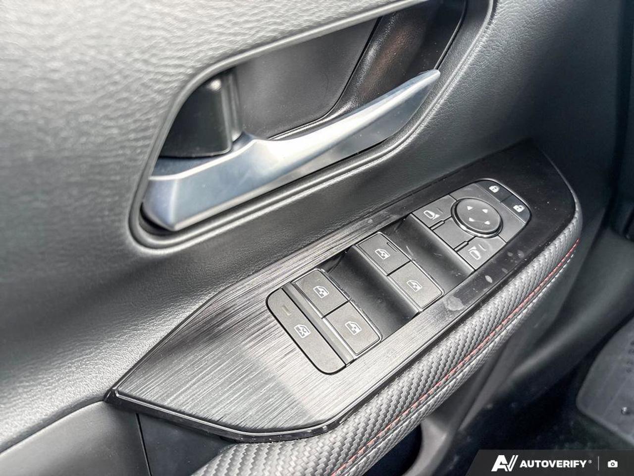 2025 Nissan Kicks SR Photo