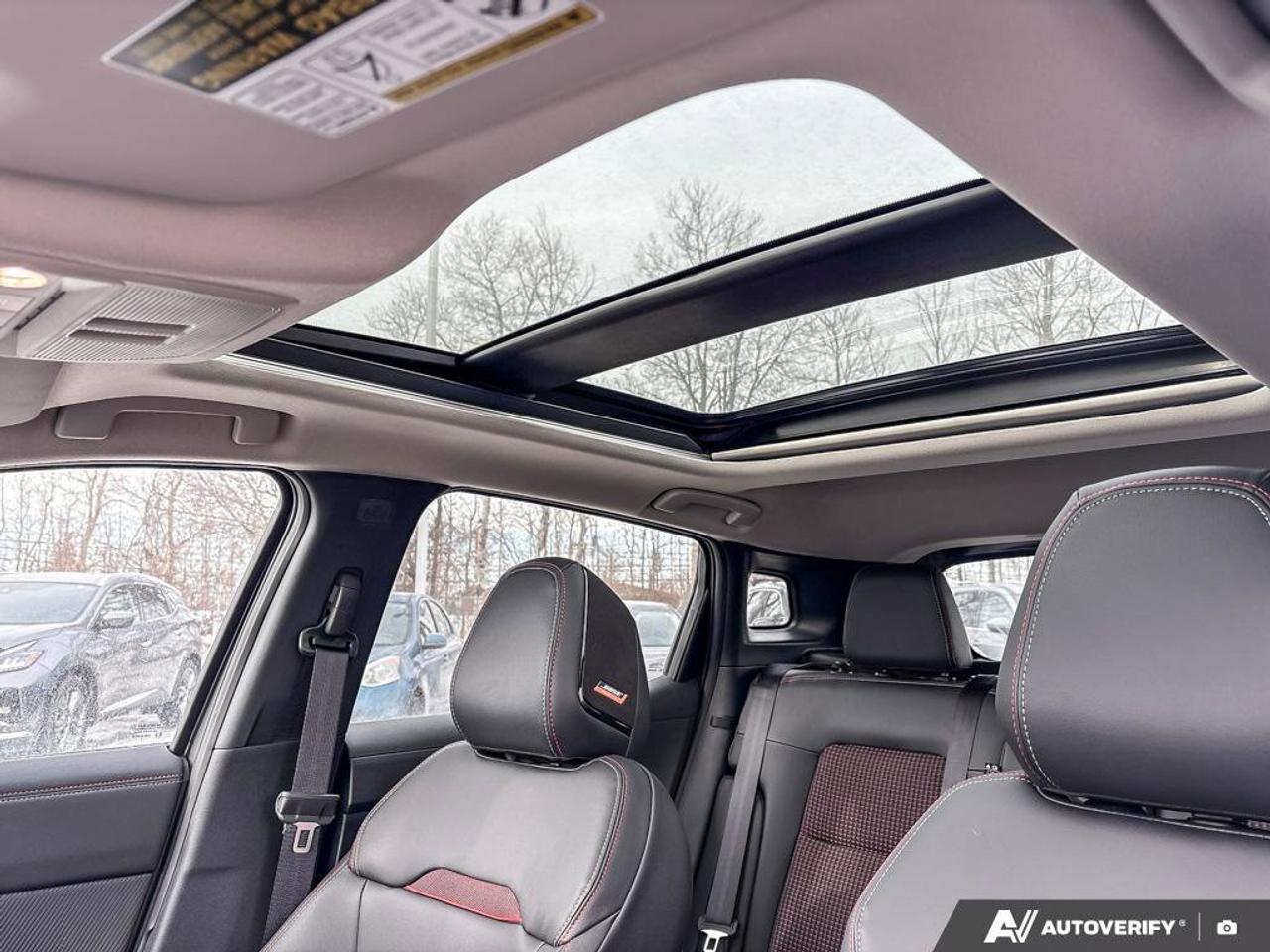 2025 Nissan Kicks SR Photo