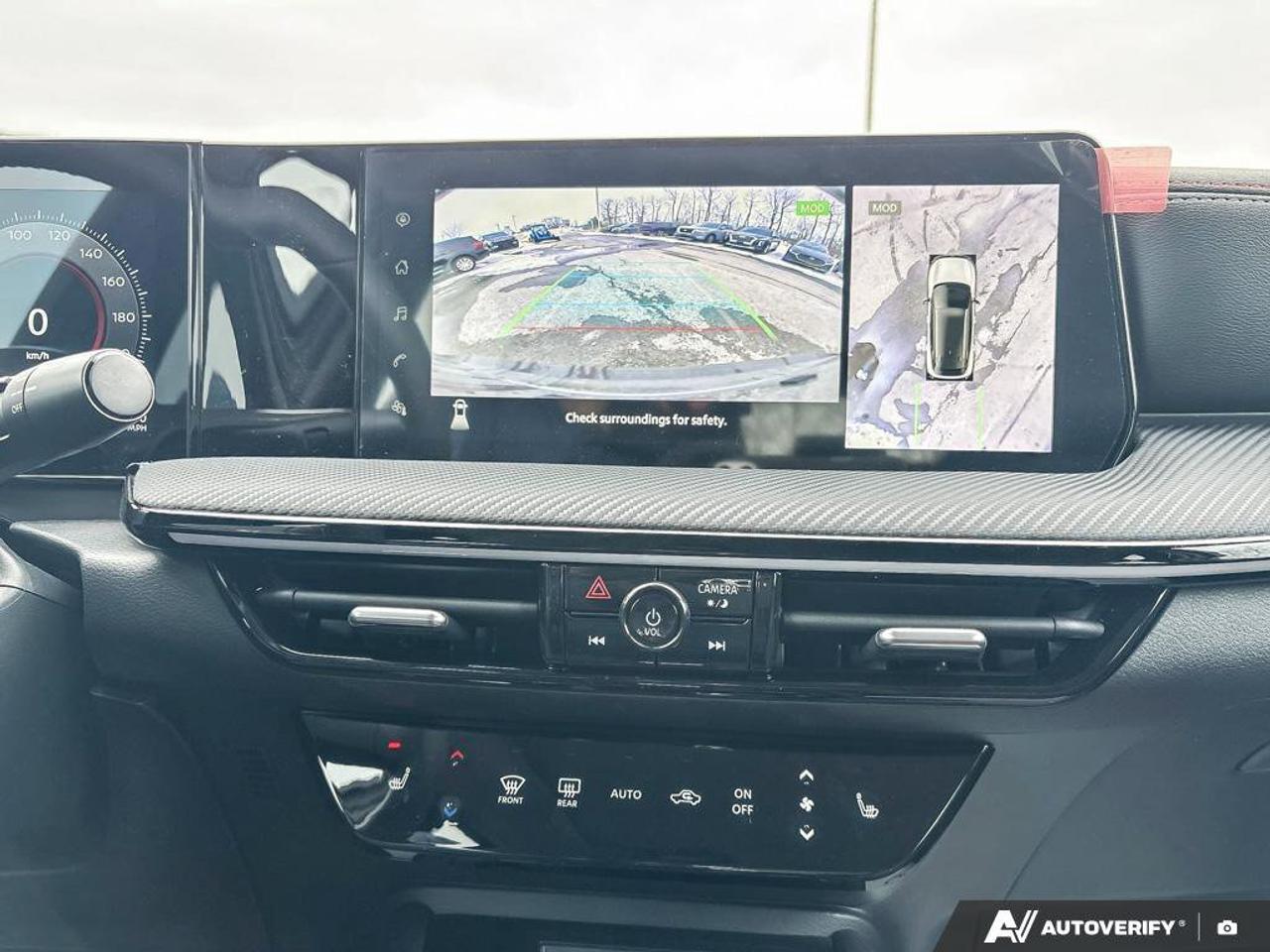 2025 Nissan Kicks SR Photo