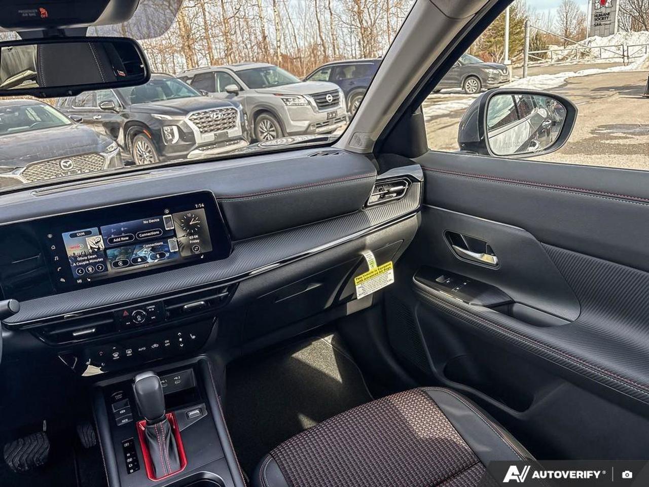 2025 Nissan Kicks SR Photo