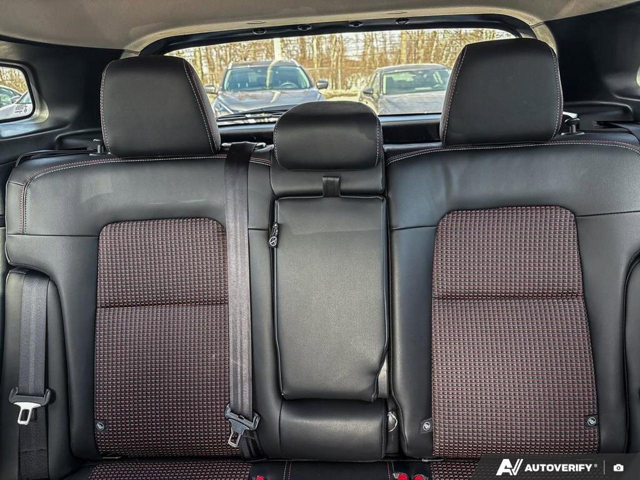 2025 Nissan Kicks SR Photo