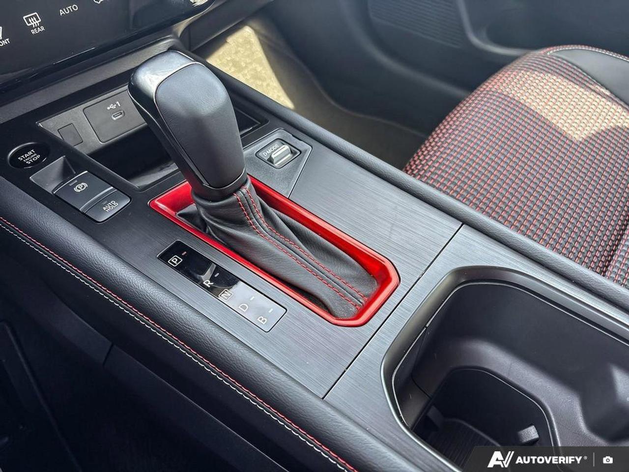 2025 Nissan Kicks SR Photo