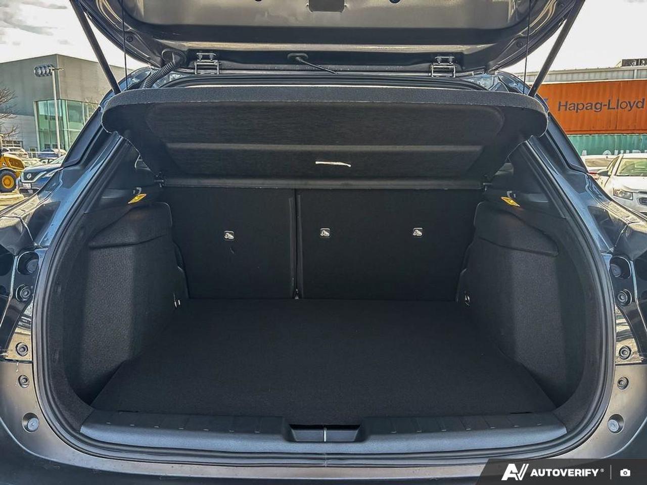 2025 Nissan Kicks SR Photo