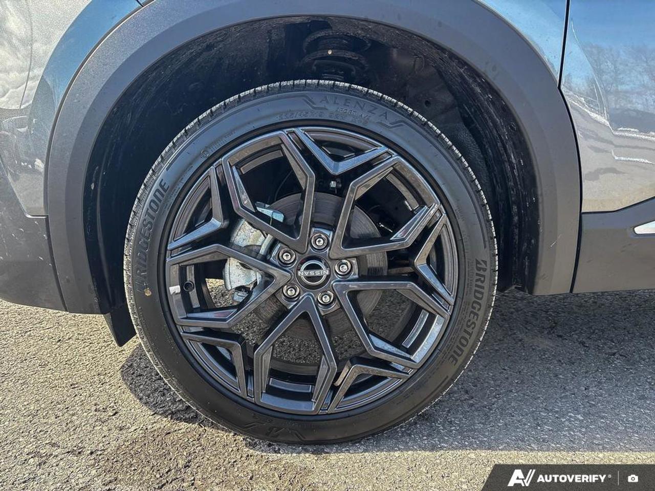 2025 Nissan Kicks SR Photo