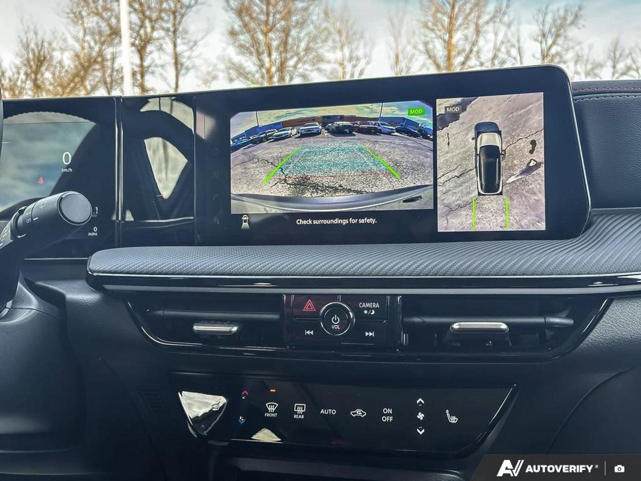 2025 Nissan Kicks SR Photo