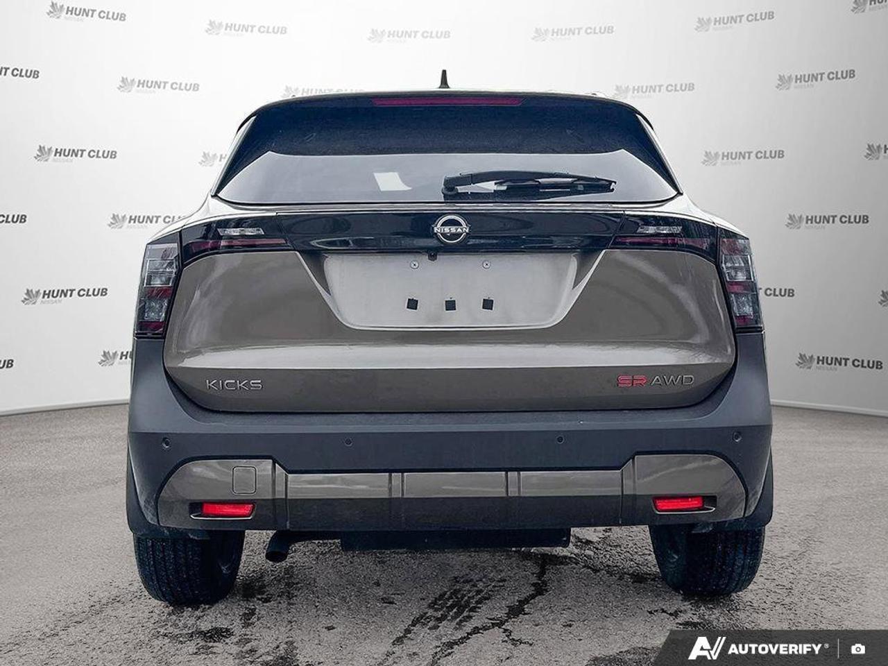2025 Nissan Kicks SR Photo