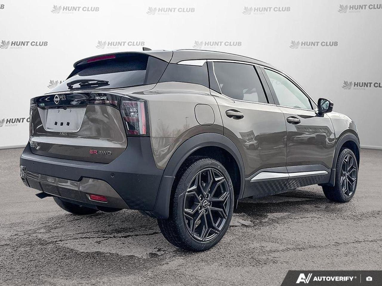 2025 Nissan Kicks SR Photo