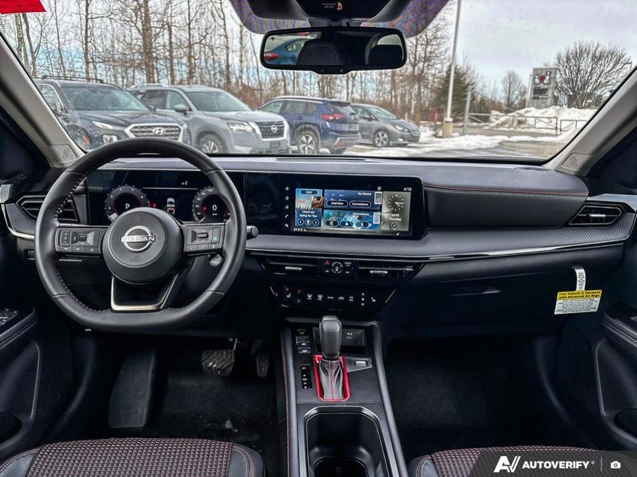 2025 Nissan Kicks SR Photo