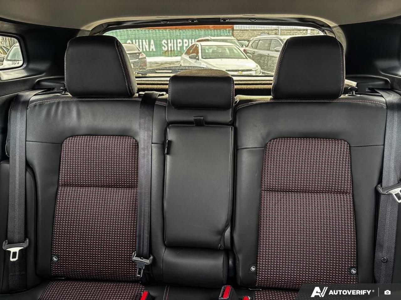 2025 Nissan Kicks SR Photo