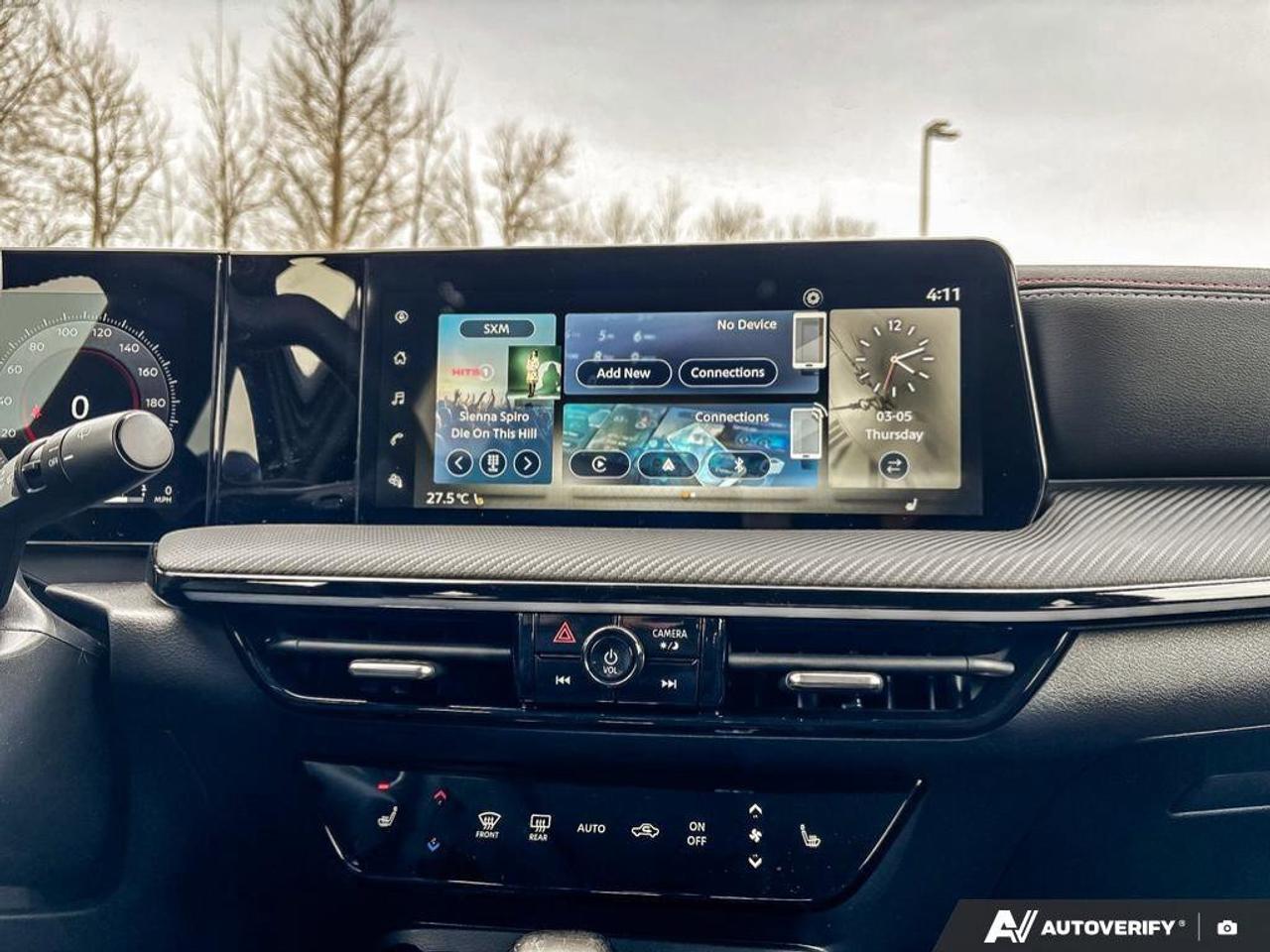 2025 Nissan Kicks SR Photo