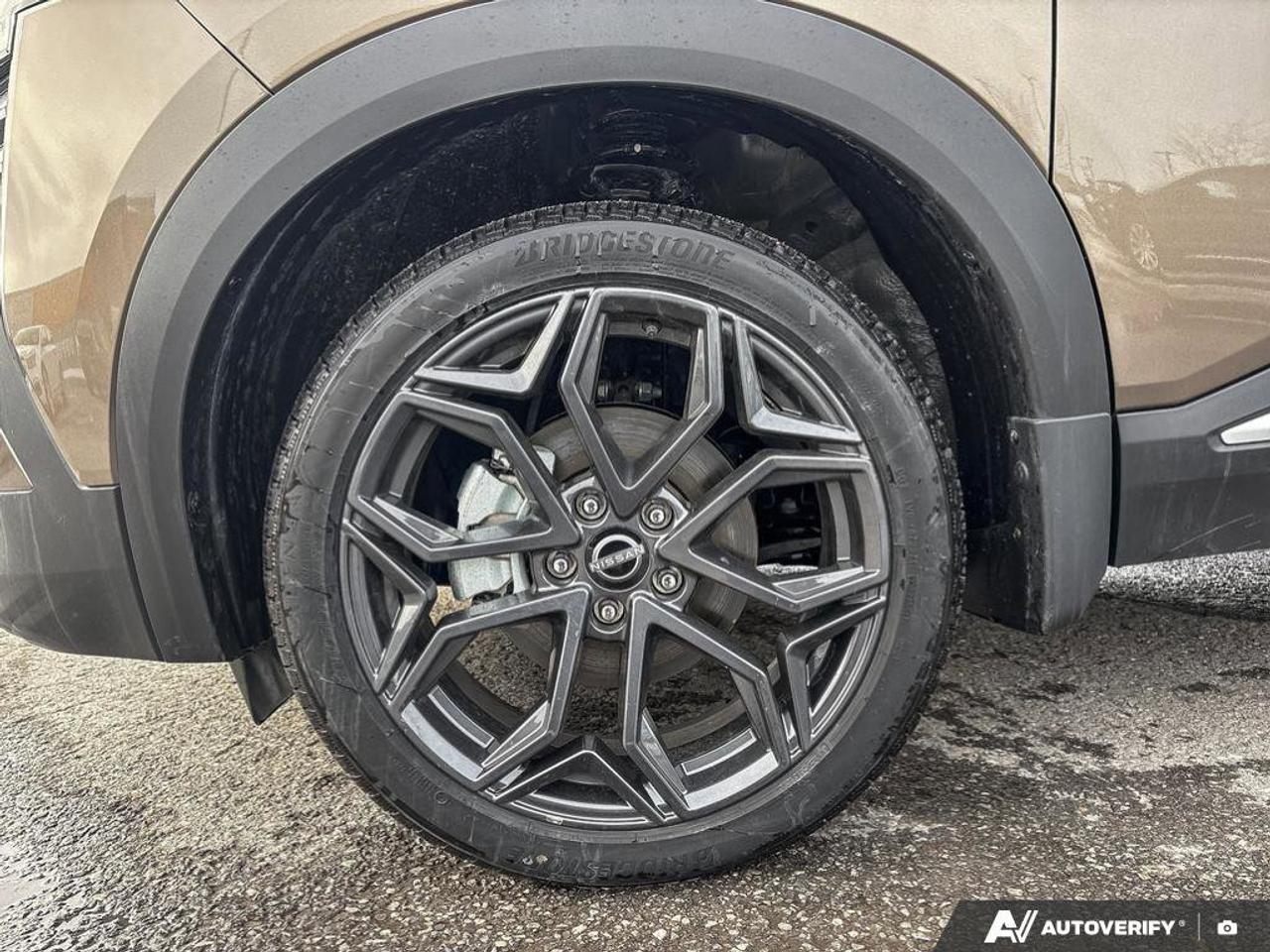 2025 Nissan Kicks SR Photo