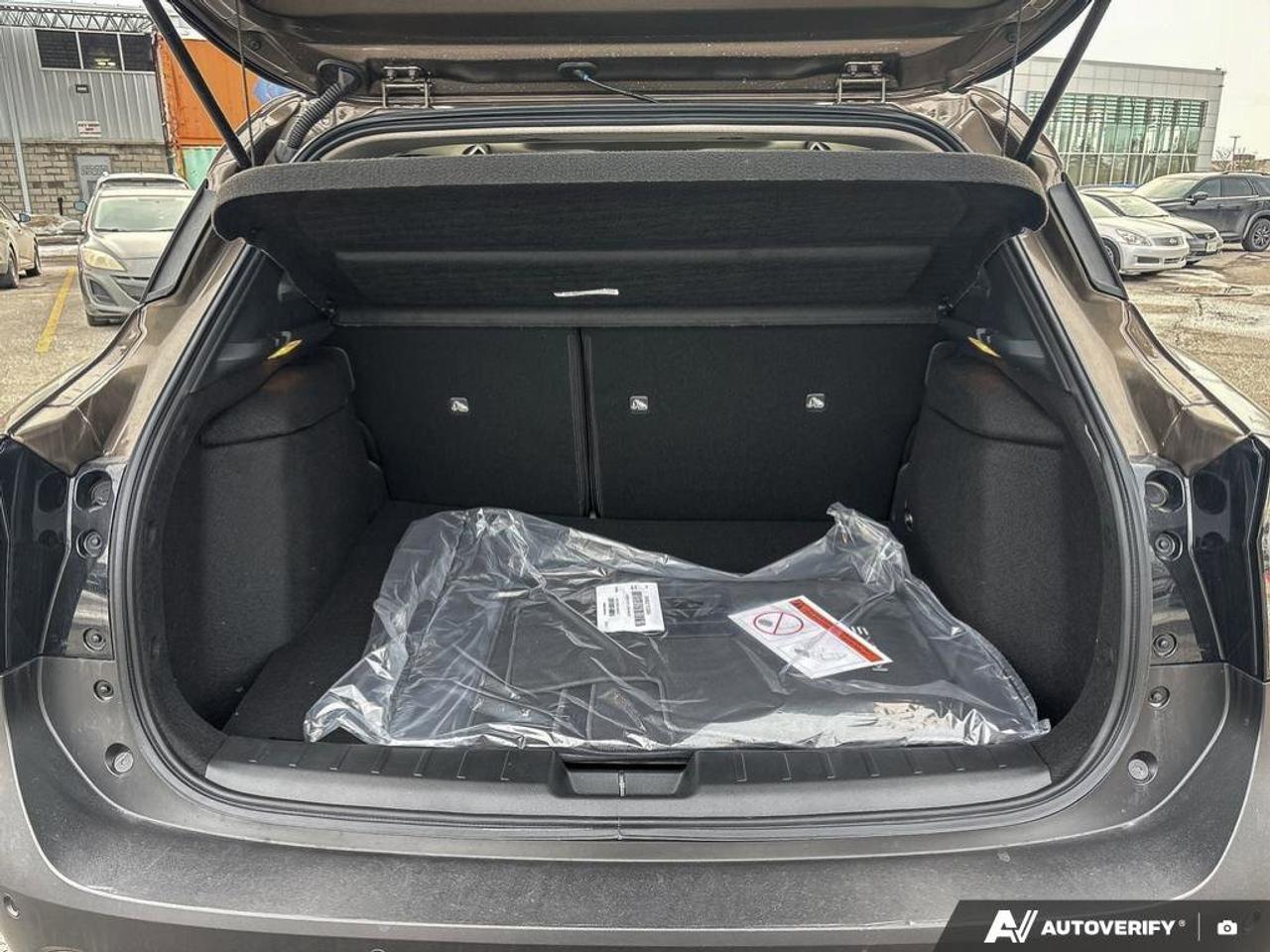 2025 Nissan Kicks SR Photo