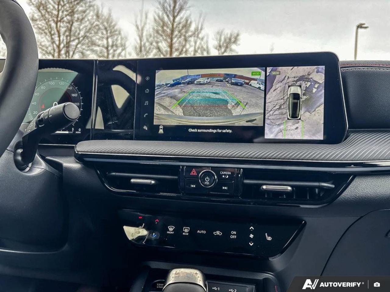 2025 Nissan Kicks SR Photo