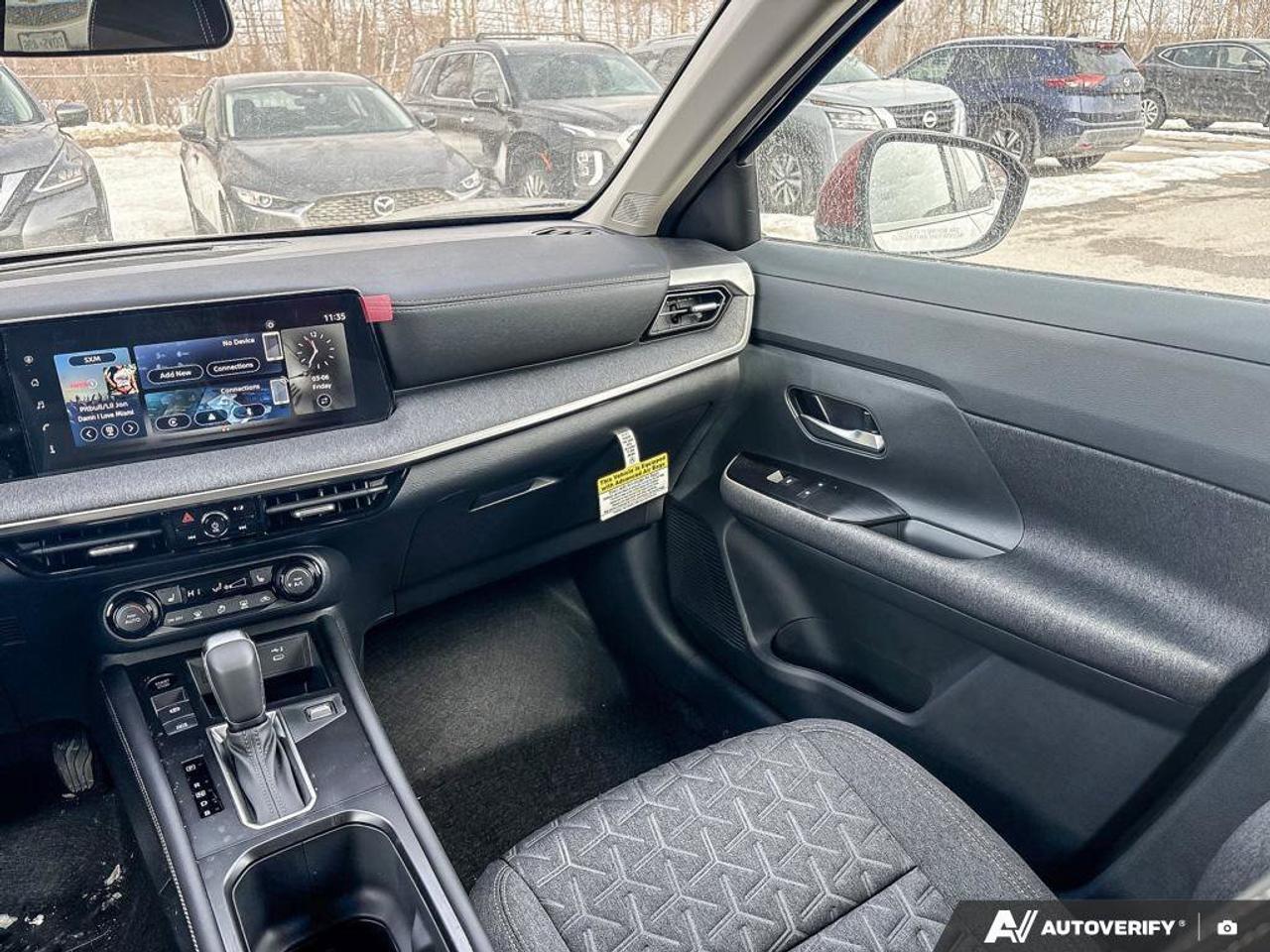 2025 Nissan Kicks SV Photo