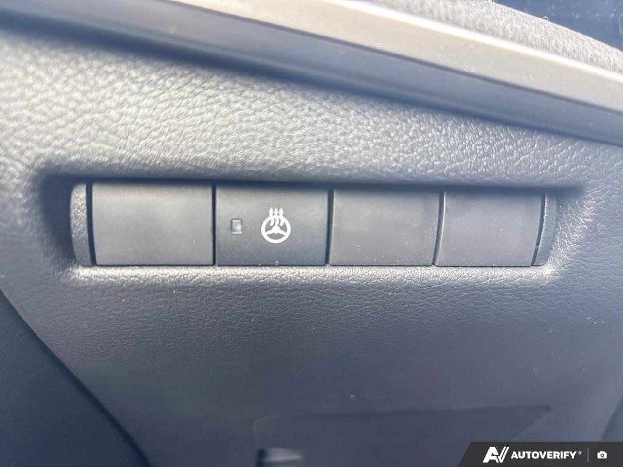 2025 Nissan Kicks SV Photo