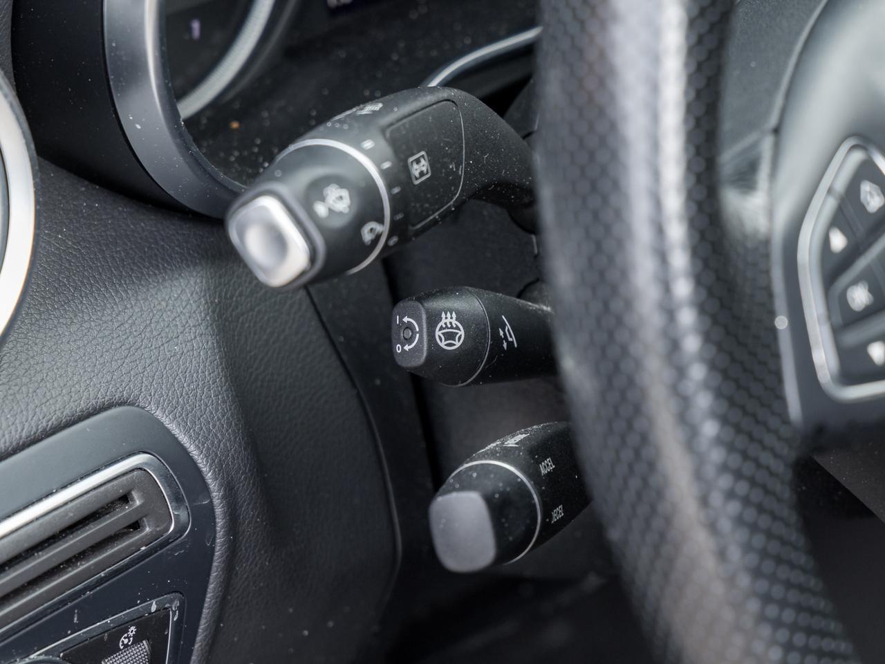 2016 Mercedes-Benz C-Class C300 Sport-Navi-Pano-RearCam-Burmester Sound Photo