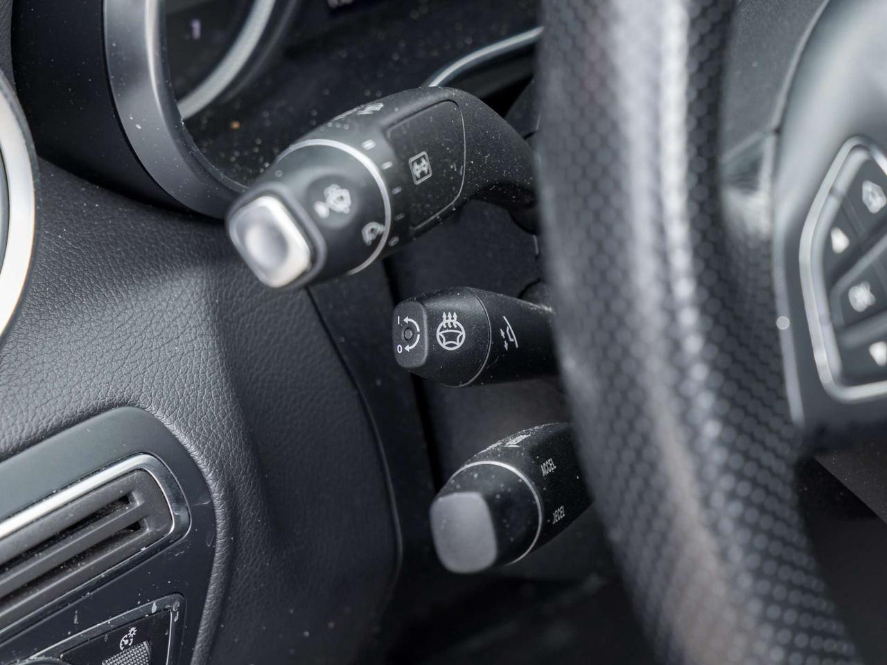 2016 Mercedes-Benz C-Class C300 Sport-Navi-Pano-RearCam-Burmester Sound Photo