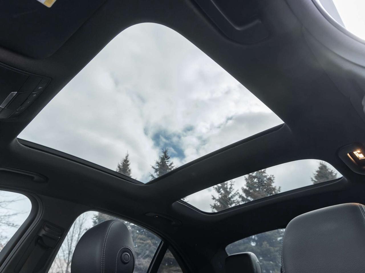 2016 Mercedes-Benz C-Class C300 Sport-Navi-Pano-RearCam-Burmester Sound Photo