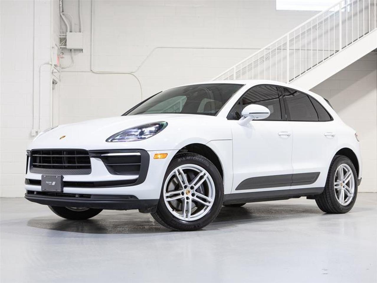 2023 Porsche Macan  Photo0