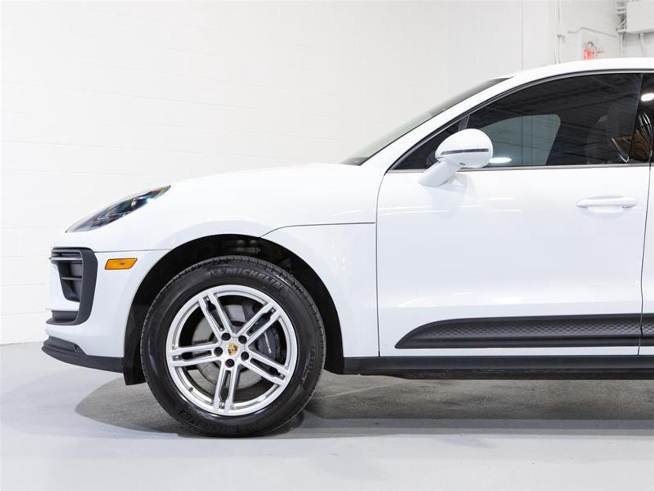 2023 Porsche Macan  Photo