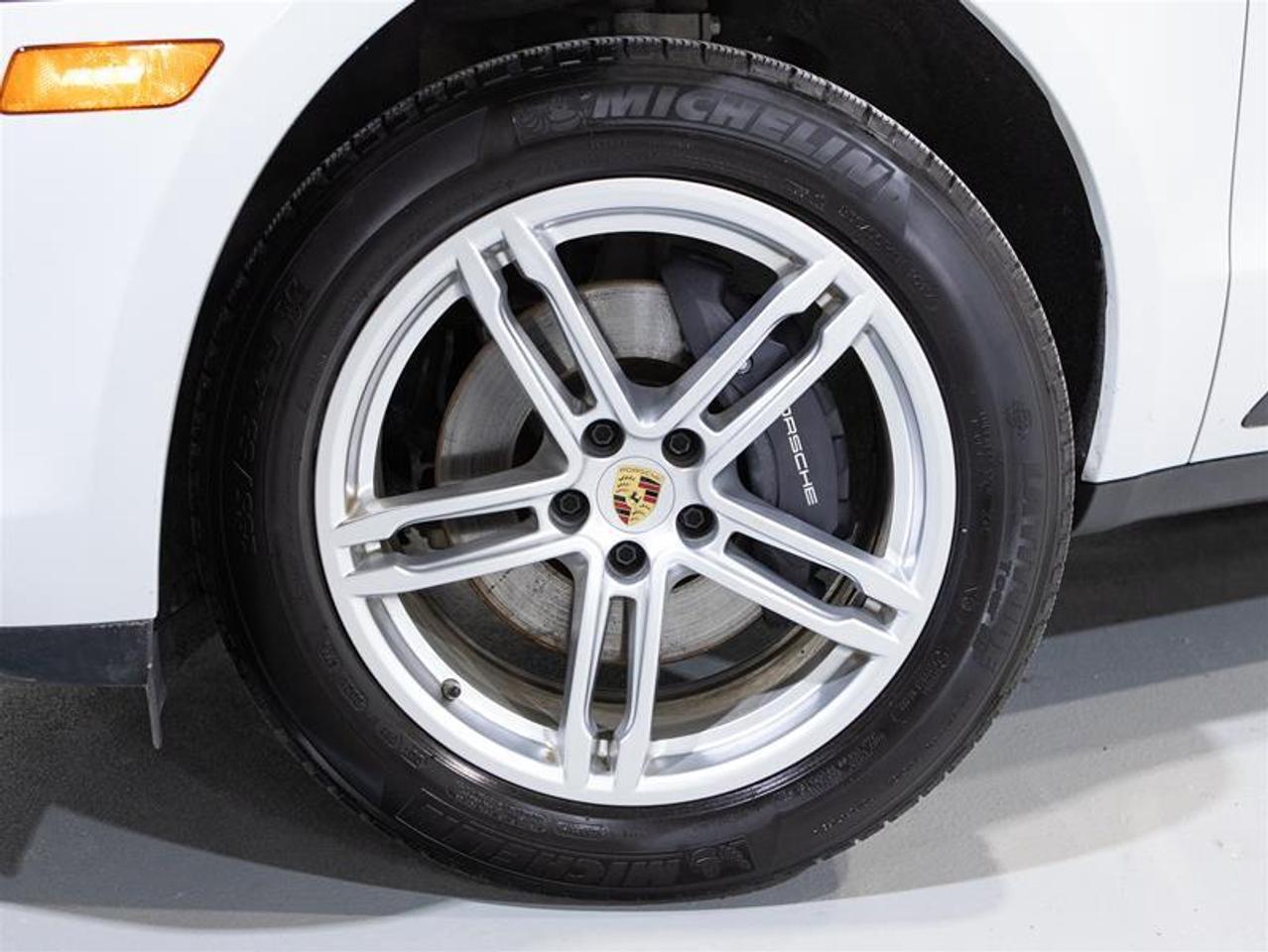 2023 Porsche Macan  Photo