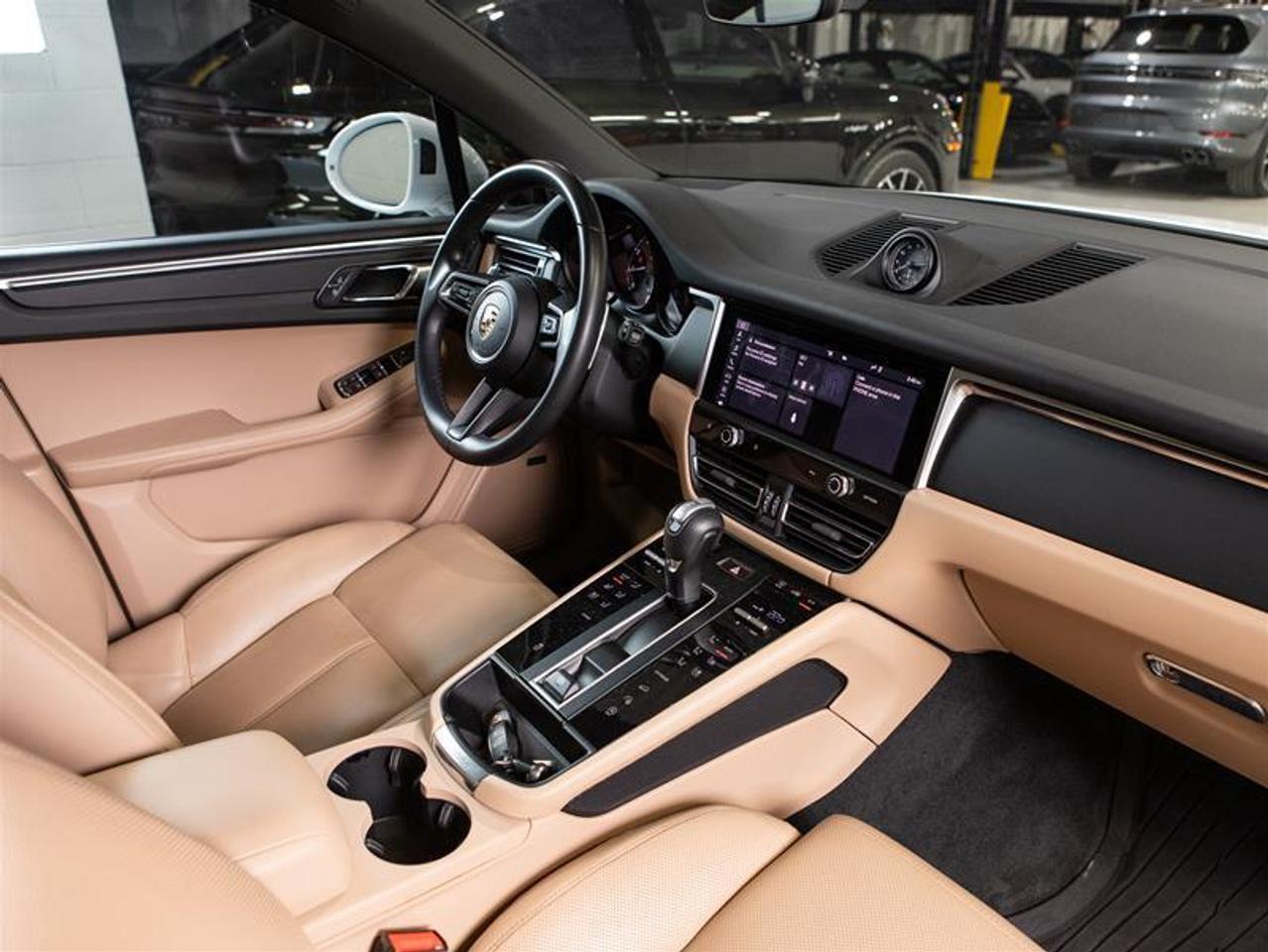 2023 Porsche Macan  Photo