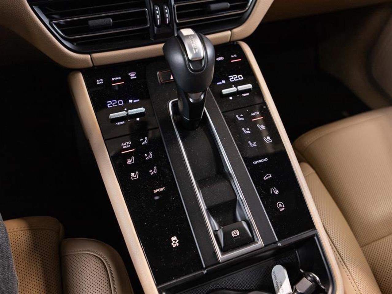 2023 Porsche Macan  Photo