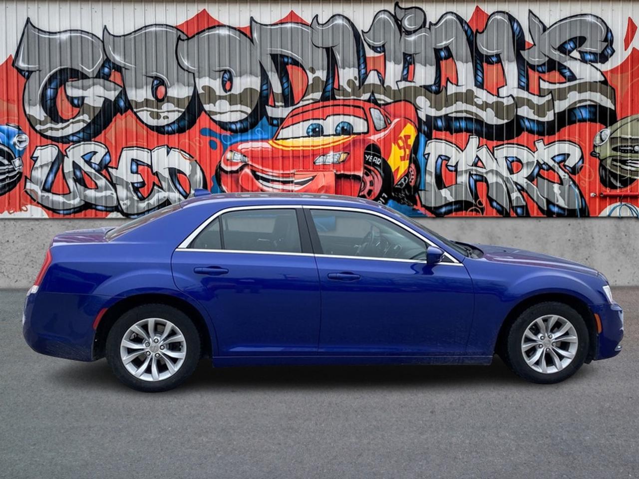 2019 Chrysler 300 TOURING, HEATED LEATHER, REMOTE START! Photo0