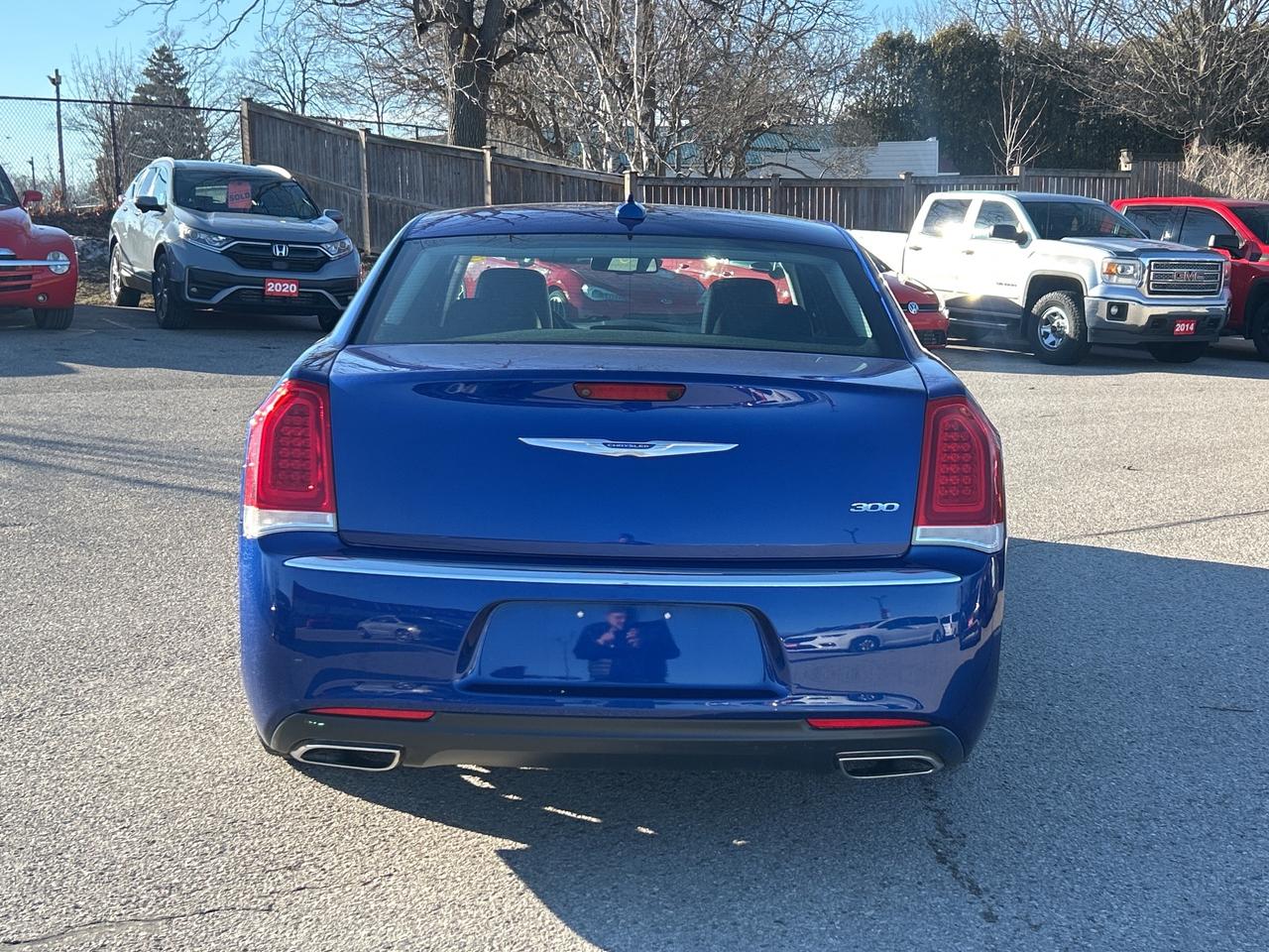 2019 Chrysler 300 TOURING, HEATED LEATHER, REMOTE START! Photo
