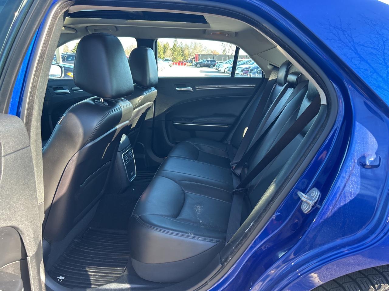 2019 Chrysler 300 TOURING, HEATED LEATHER, REMOTE START! Photo