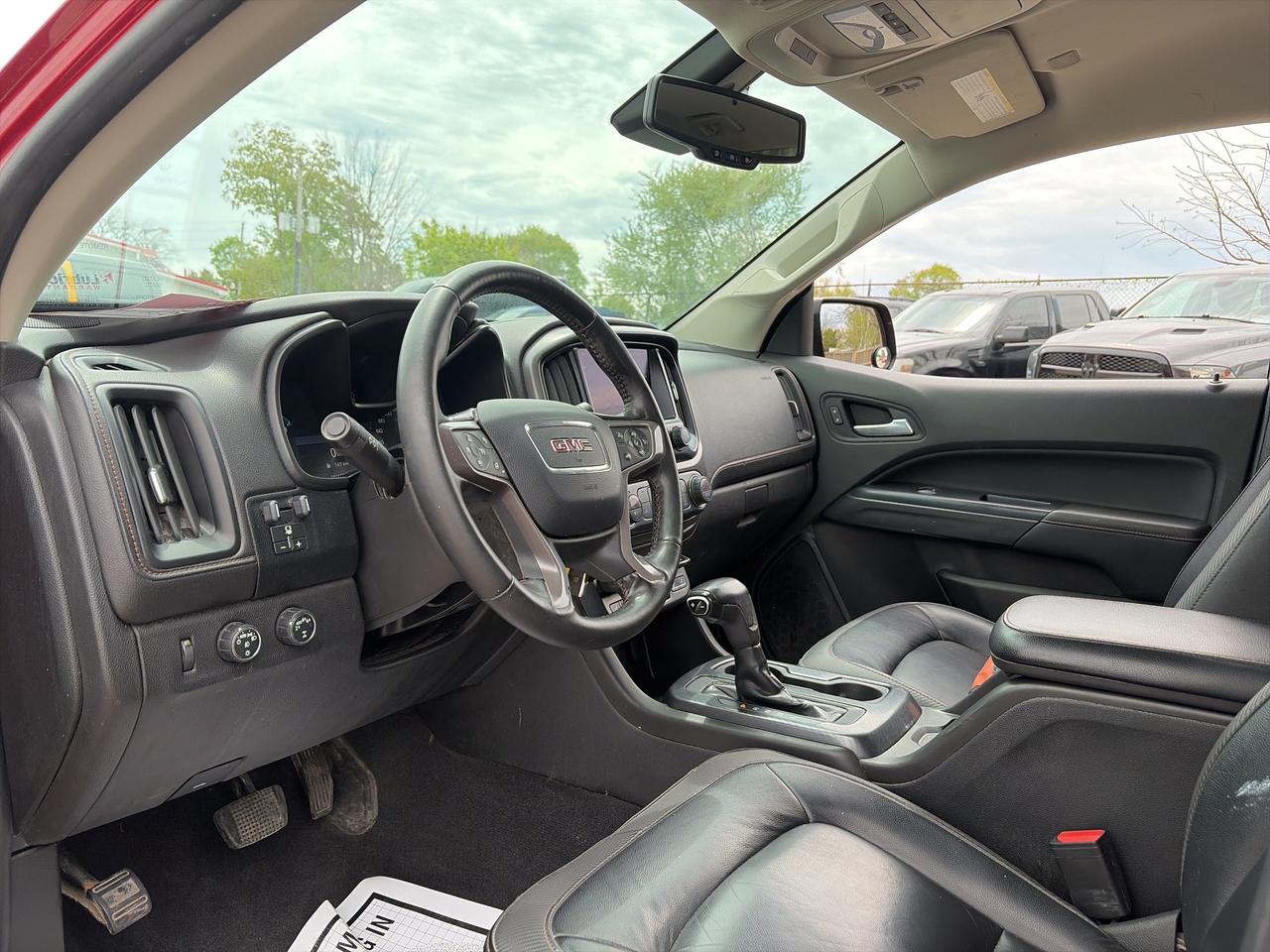 2021 GMC Canyon AT4, LEATHER, REMOTE START, BACK UP CAMERA! Photo