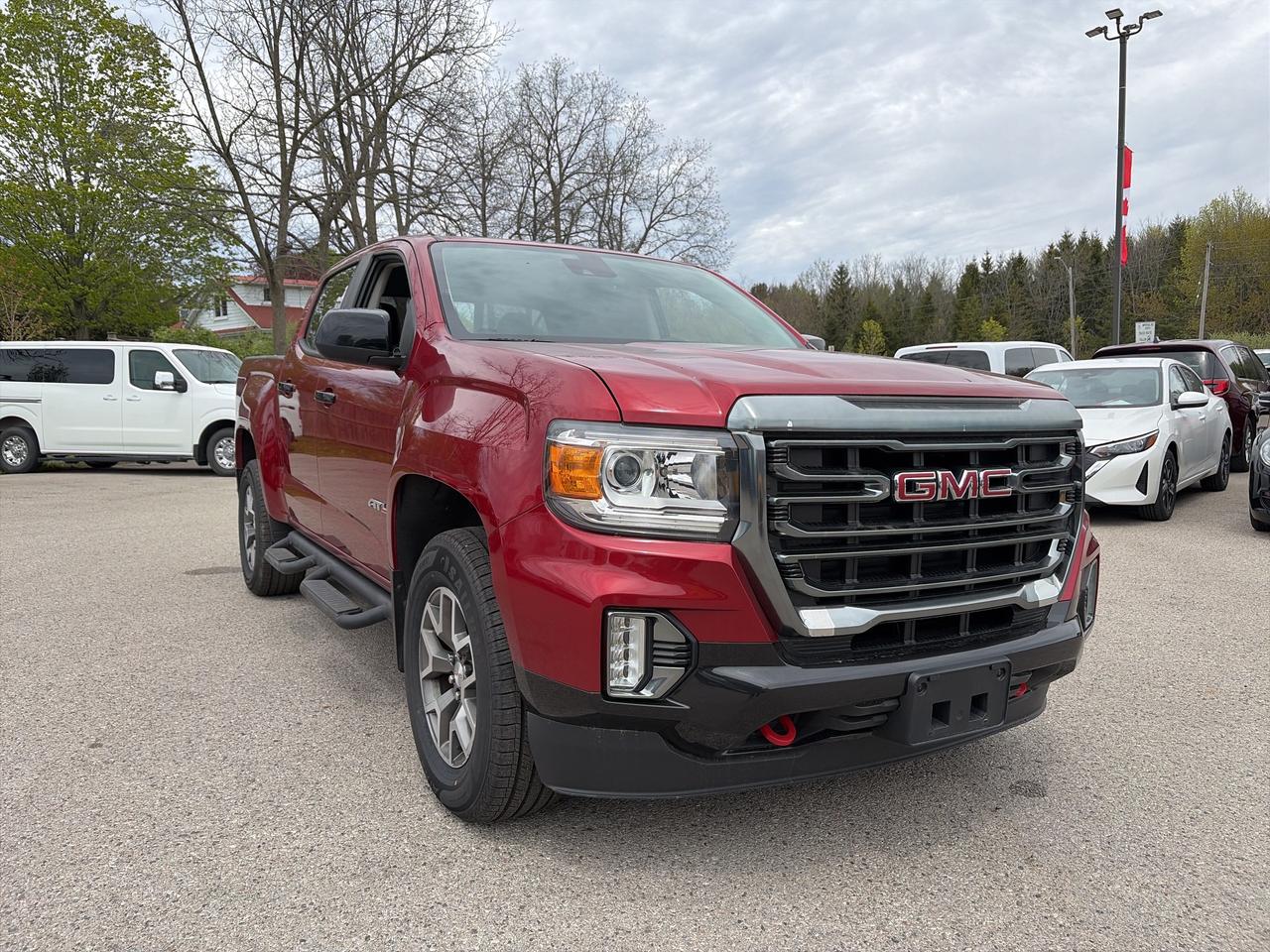 2021 GMC Canyon AT4, LEATHER, REMOTE START, BACK UP CAMERA! Photo