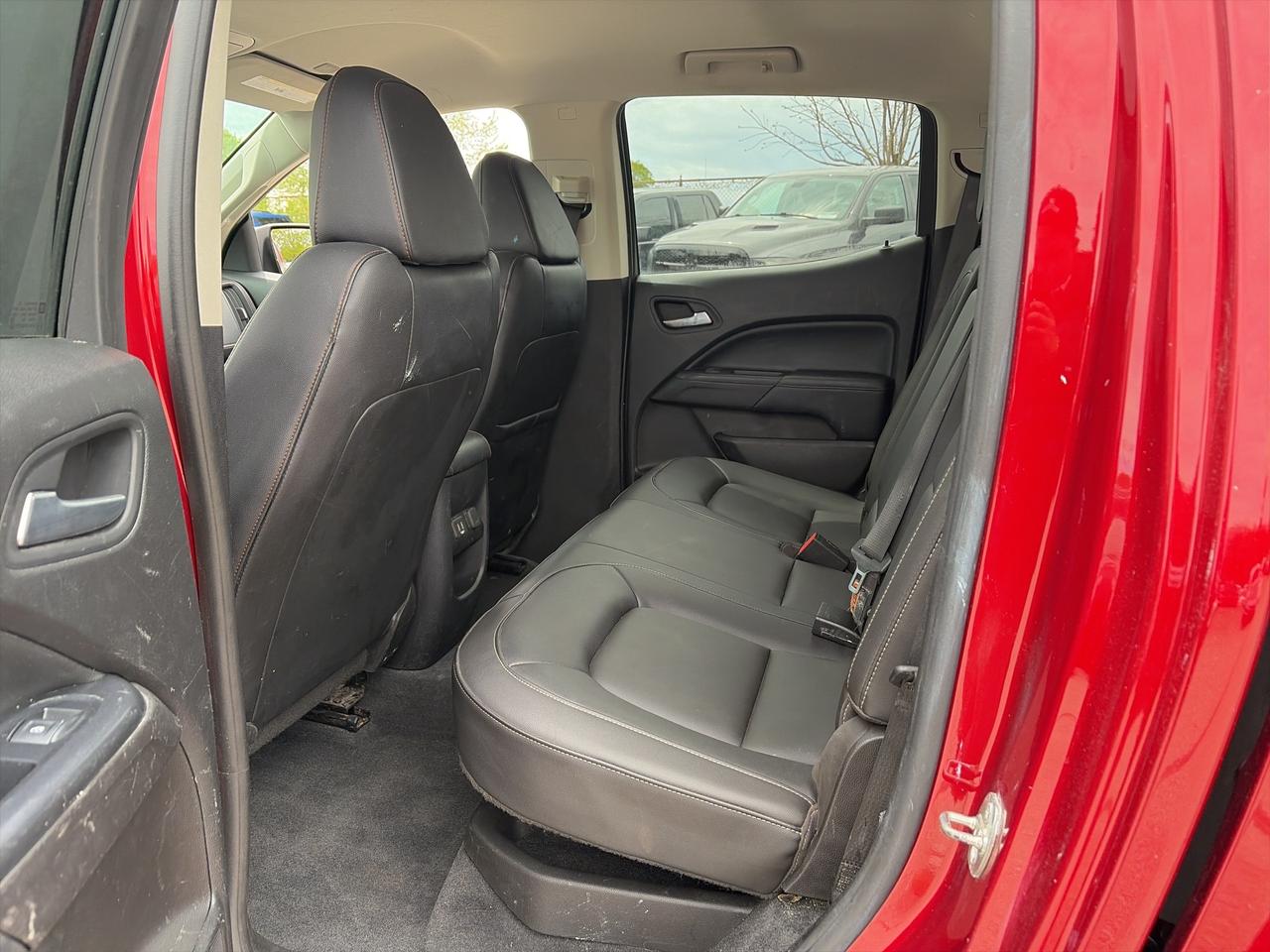 2021 GMC Canyon AT4, LEATHER, REMOTE START, BACK UP CAMERA! Photo