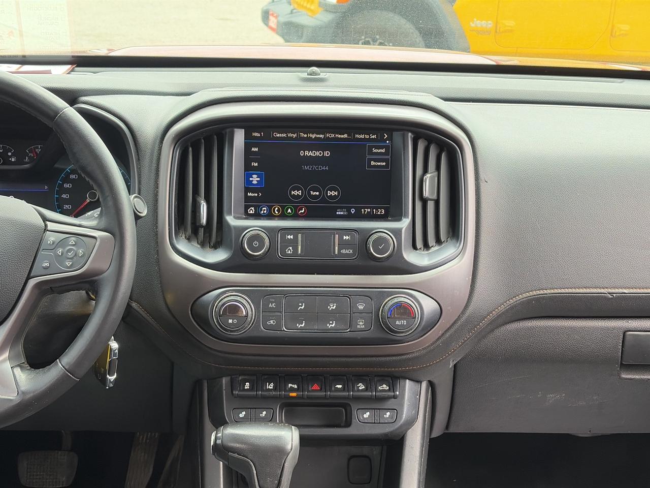 2021 GMC Canyon AT4, LEATHER, REMOTE START, BACK UP CAMERA! Photo