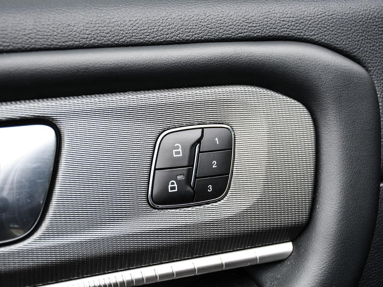 2025 Ford Explorer ST-Line Panoroof   ACC + Lane Keeping Aid Photo