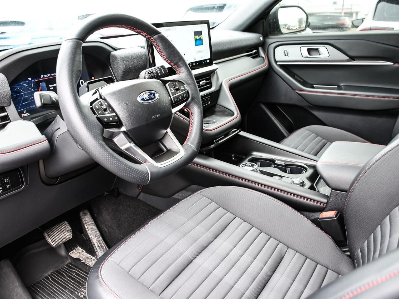 2025 Ford Explorer ST-Line Panoroof   ACC + Lane Keeping Aid Photo