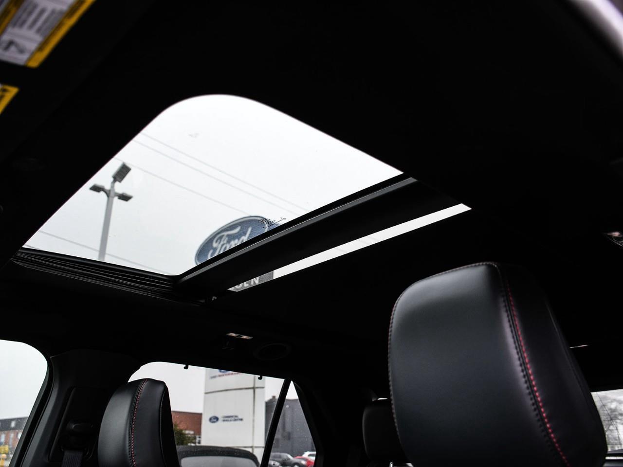 2025 Ford Explorer ST-Line Panoroof   ACC + Lane Keeping Aid Photo